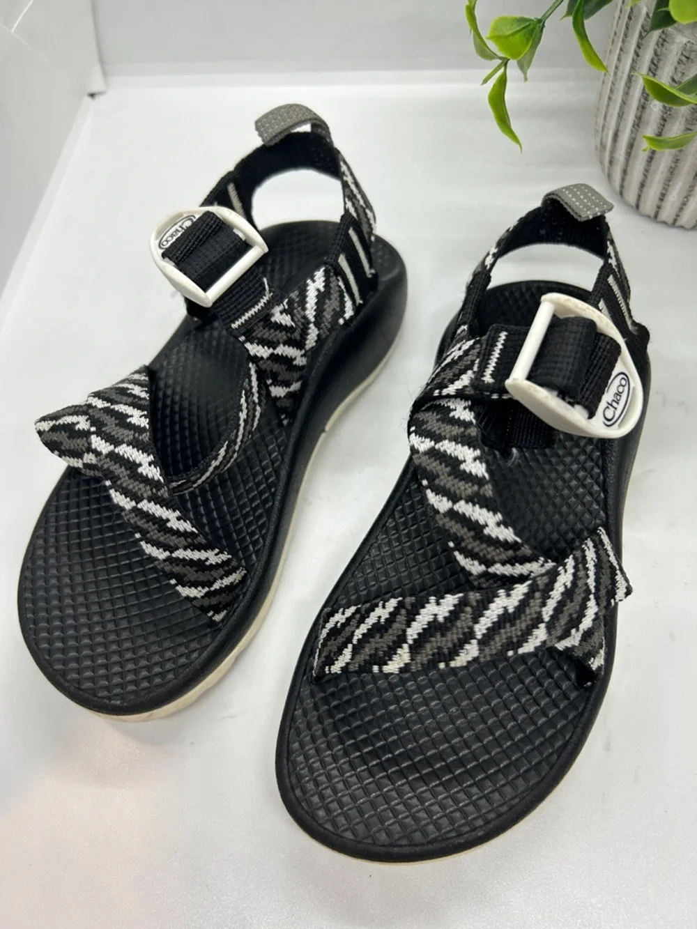 Chaco Black & White Woven-Strap Outdoor Sandals Size KIDS-JUNIOR 13 US